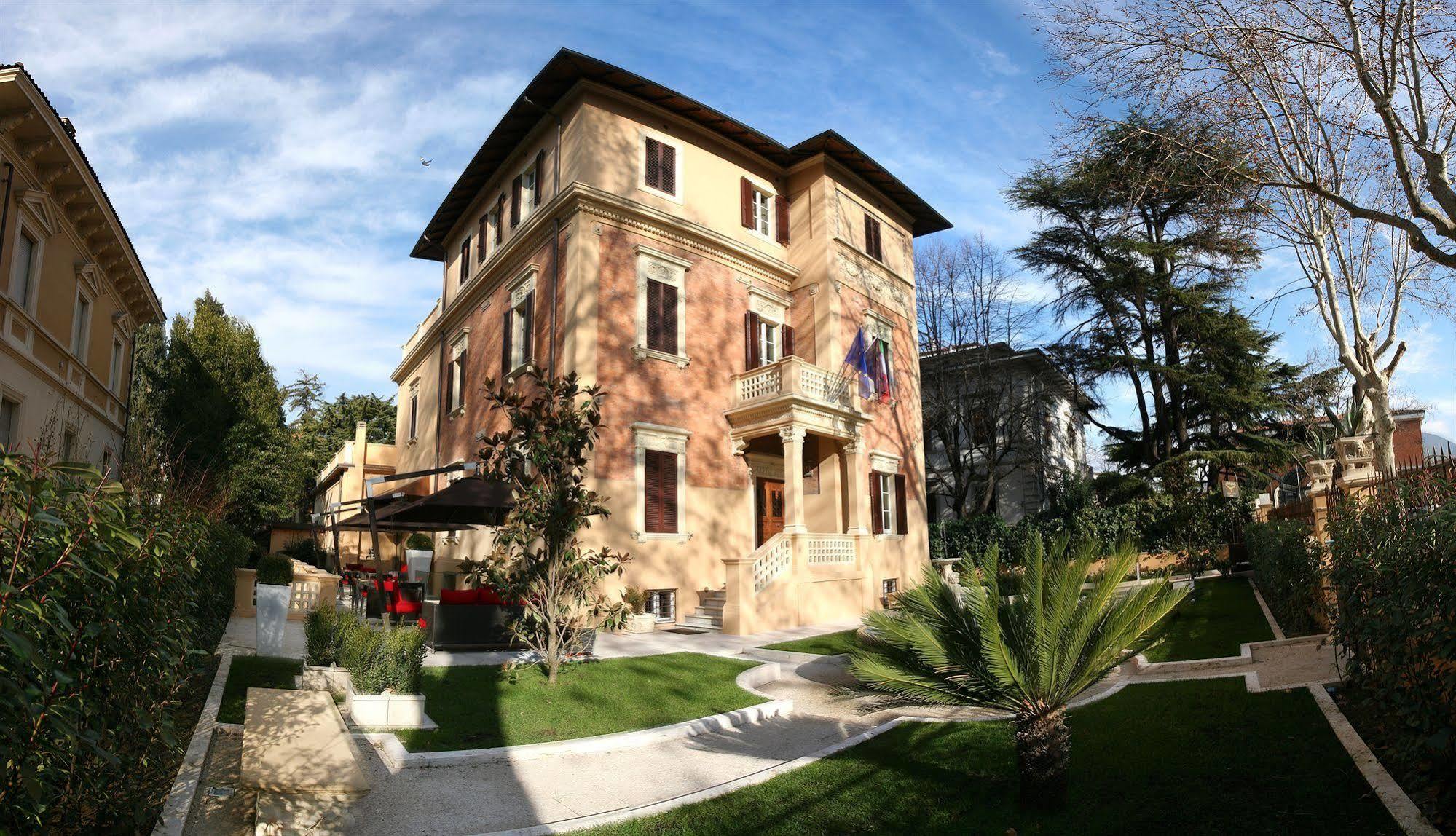 Boutique Hotel & Spa Villa Dei Platani Foligno Exterior photo